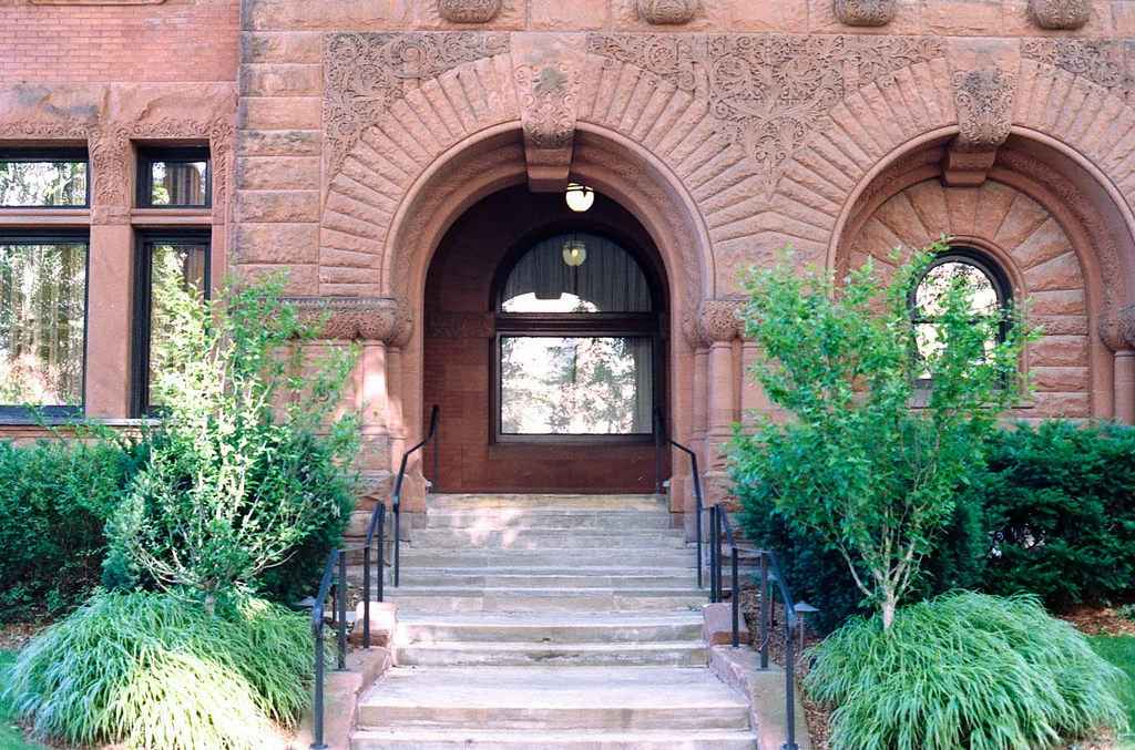 Exploring the Vibrant Characteristics of Kodak Kodacolor 100 with Nikon F3/T