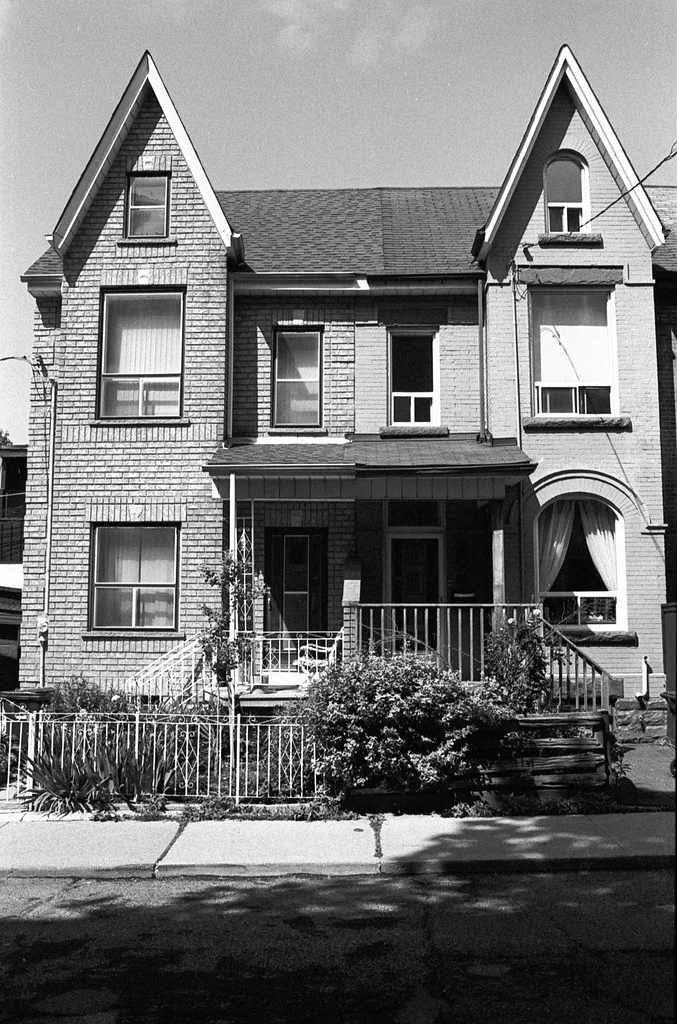 Exploring the Bellwoods: Capturing Urban Life with the Canon F-1n and Kodak Tri-X