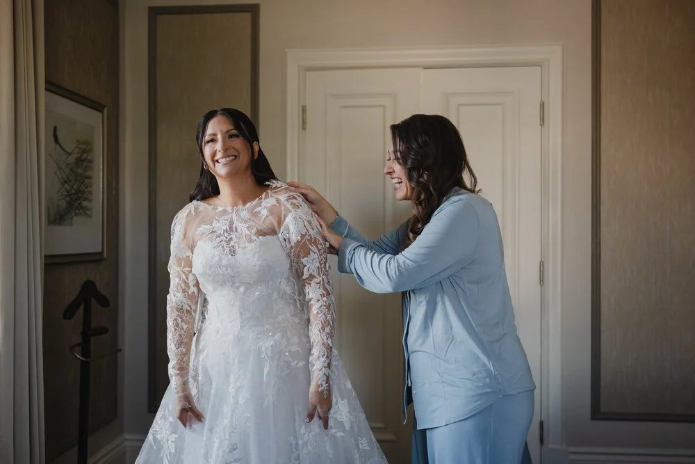 Photo of a bride getting ready a the chateau laurier