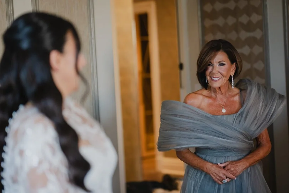 Photo of a bride getting ready a the chateau laurier