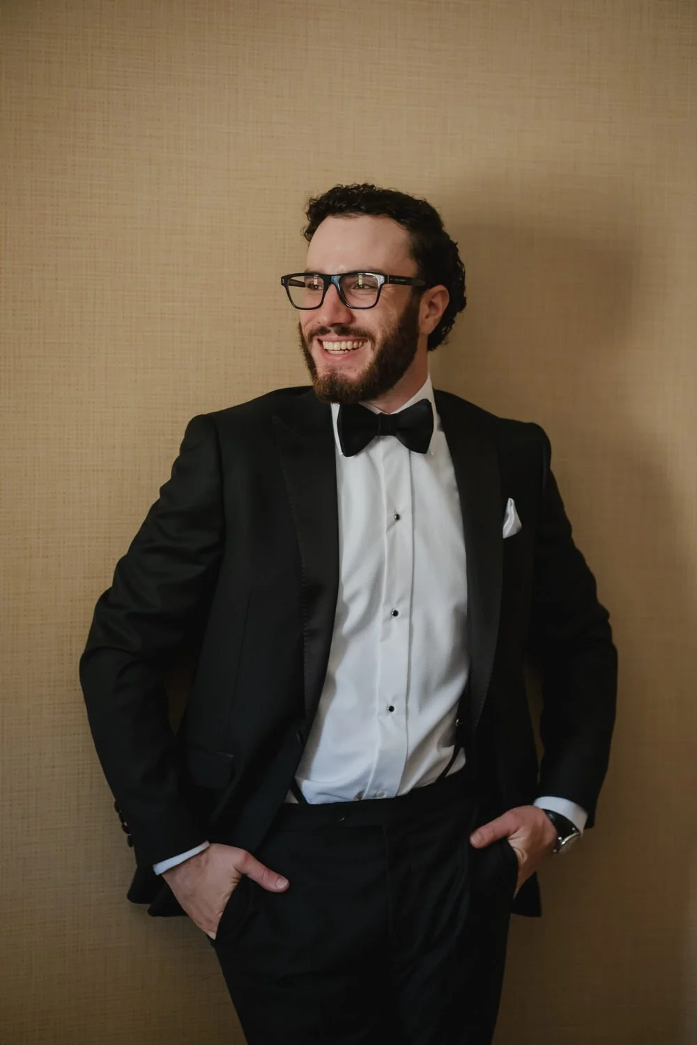 photo of a groom getting ready at the chateau laurier