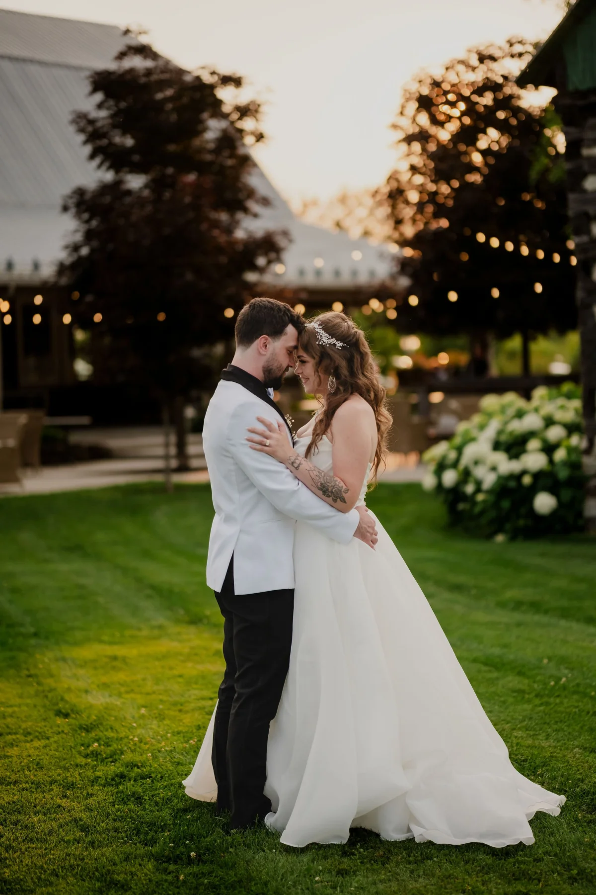sunset wedding photo at stonefields estate
