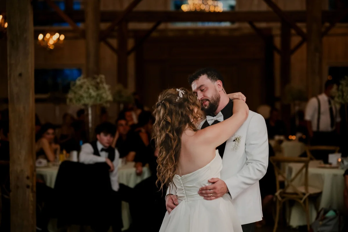 dancing at a stonefields estate wedding
