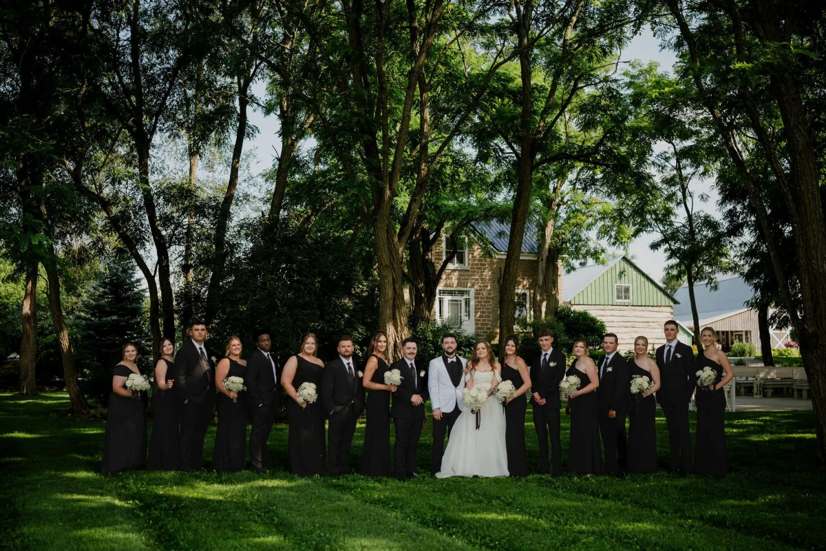 wedding photos outside in natural light at stonefields estate