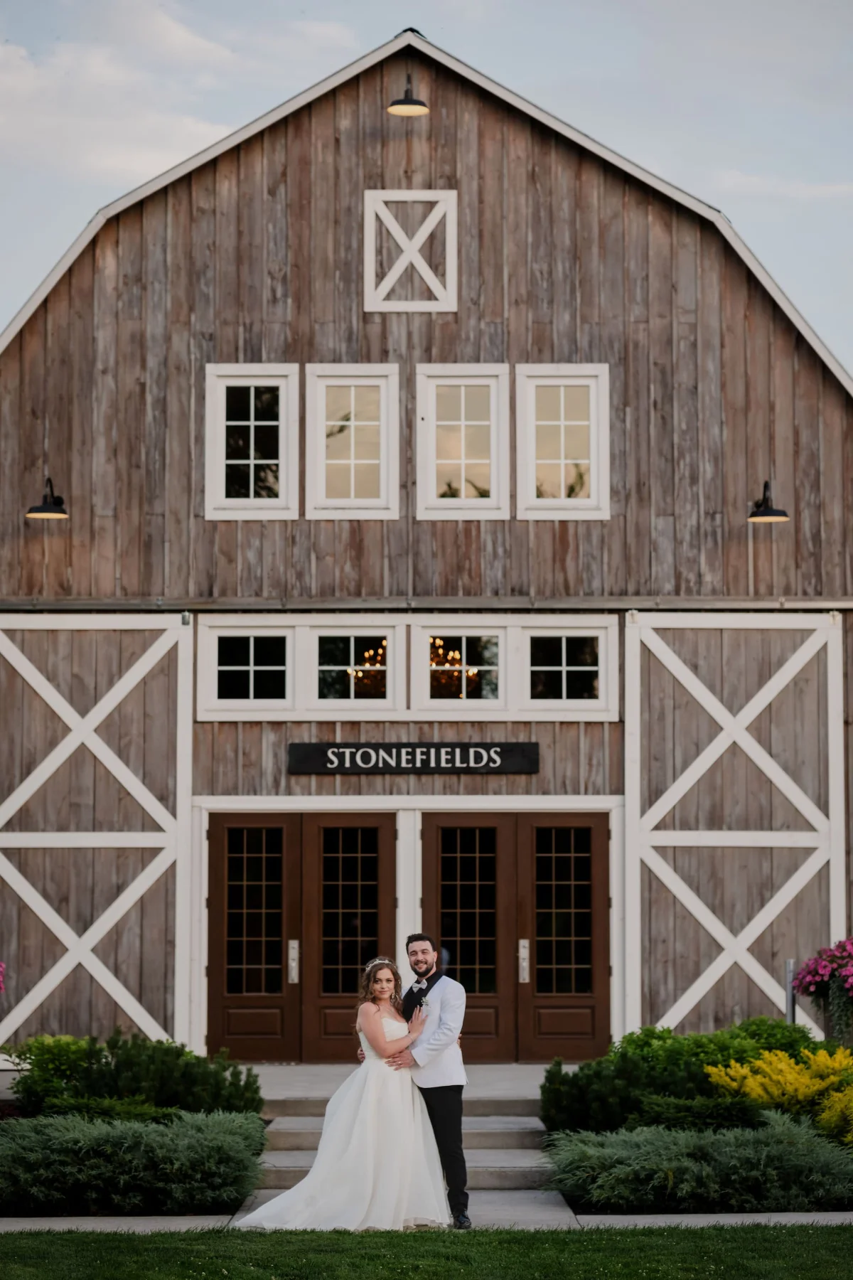 wedding photo in front of the stonefields estate loft