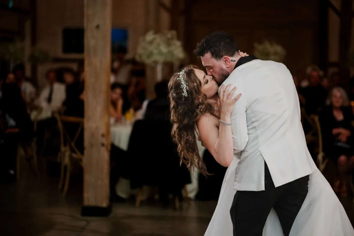 dancing at a stonefields estate wedding
