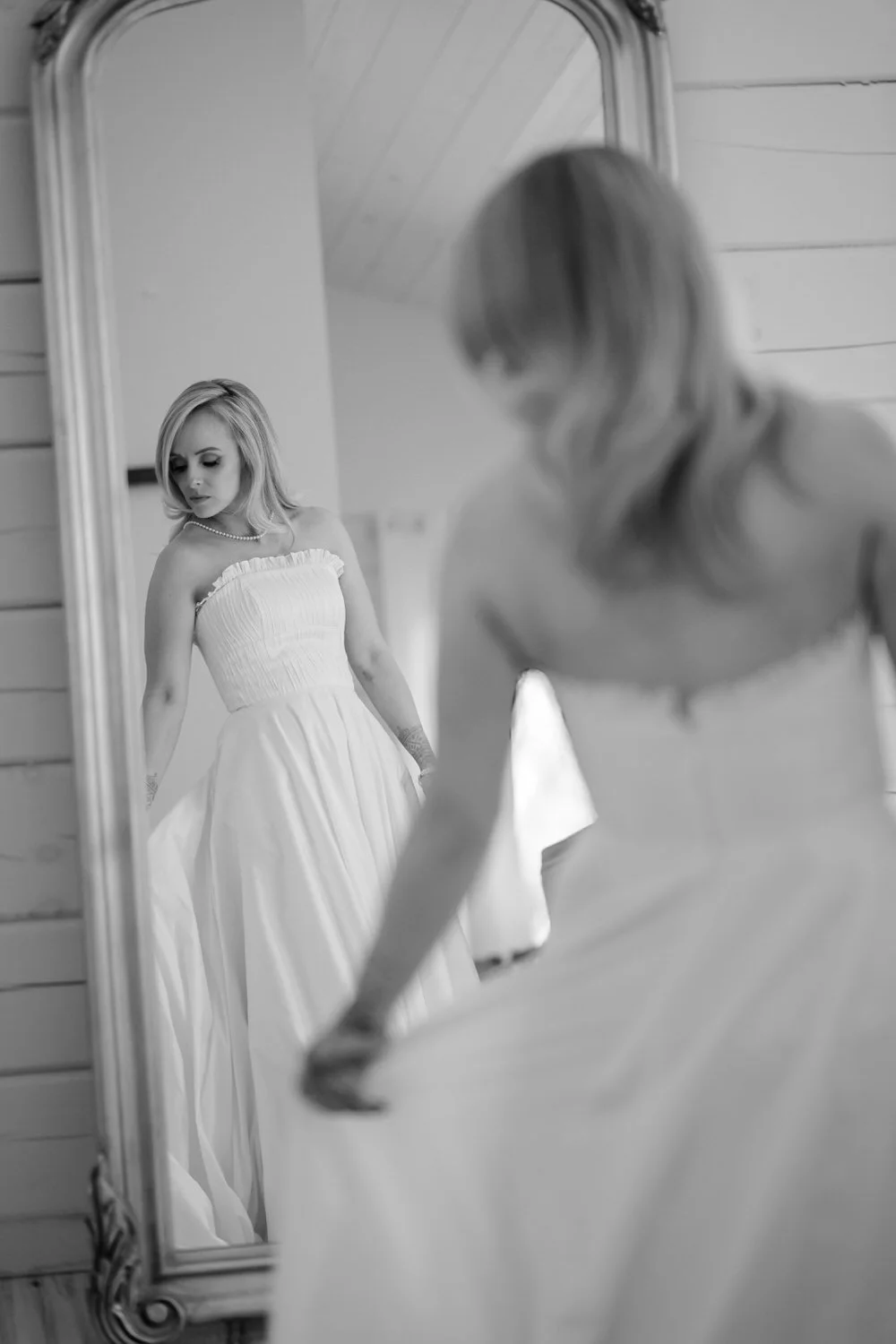bride getting ready for her le belvedere wedding