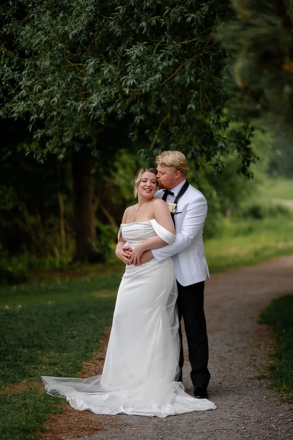 wedding photograph in the Arboretum in Ottawa