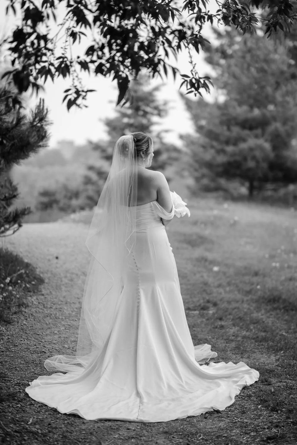 wedding photograph in the Arboretum in Ottawa