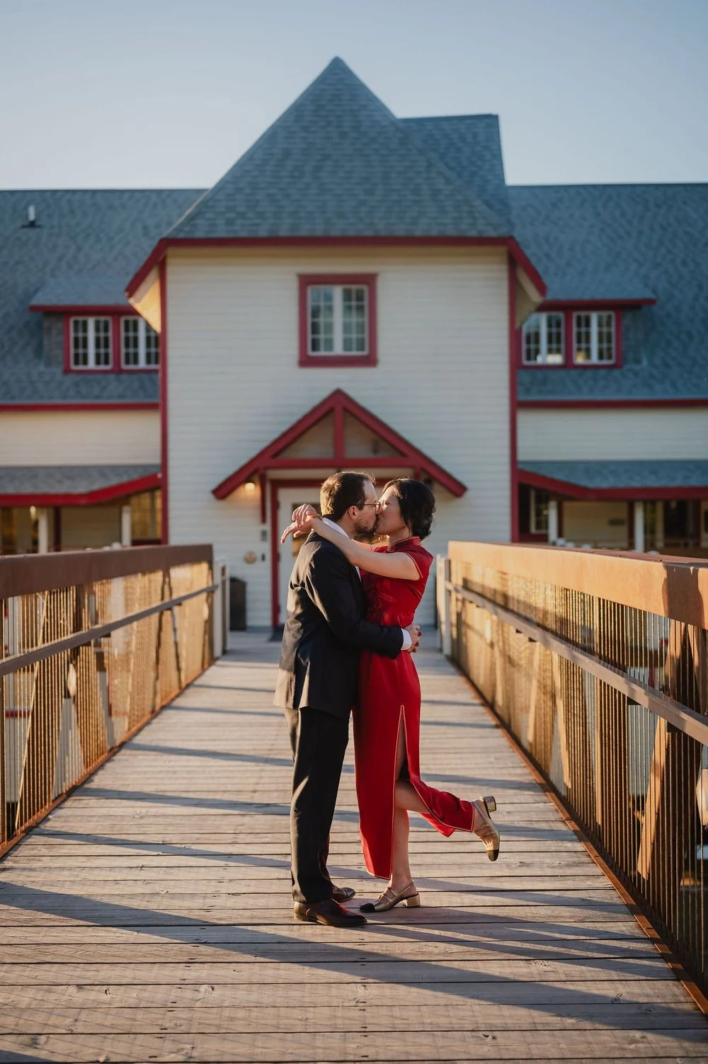 wedding photographs outside the NCC River House at sunset