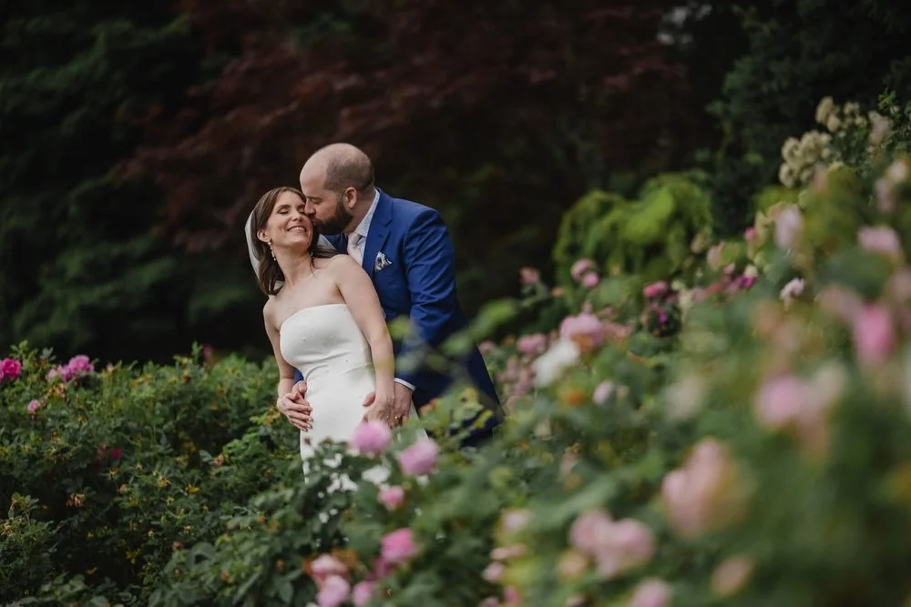 wedding photographs at the botanical gardens and experimental farm in ottawa