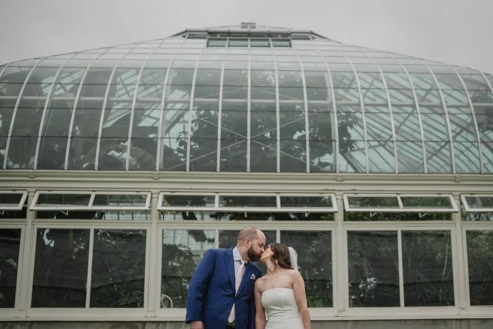 wedding photographs at the botanical gardens and experimental farm in ottawa