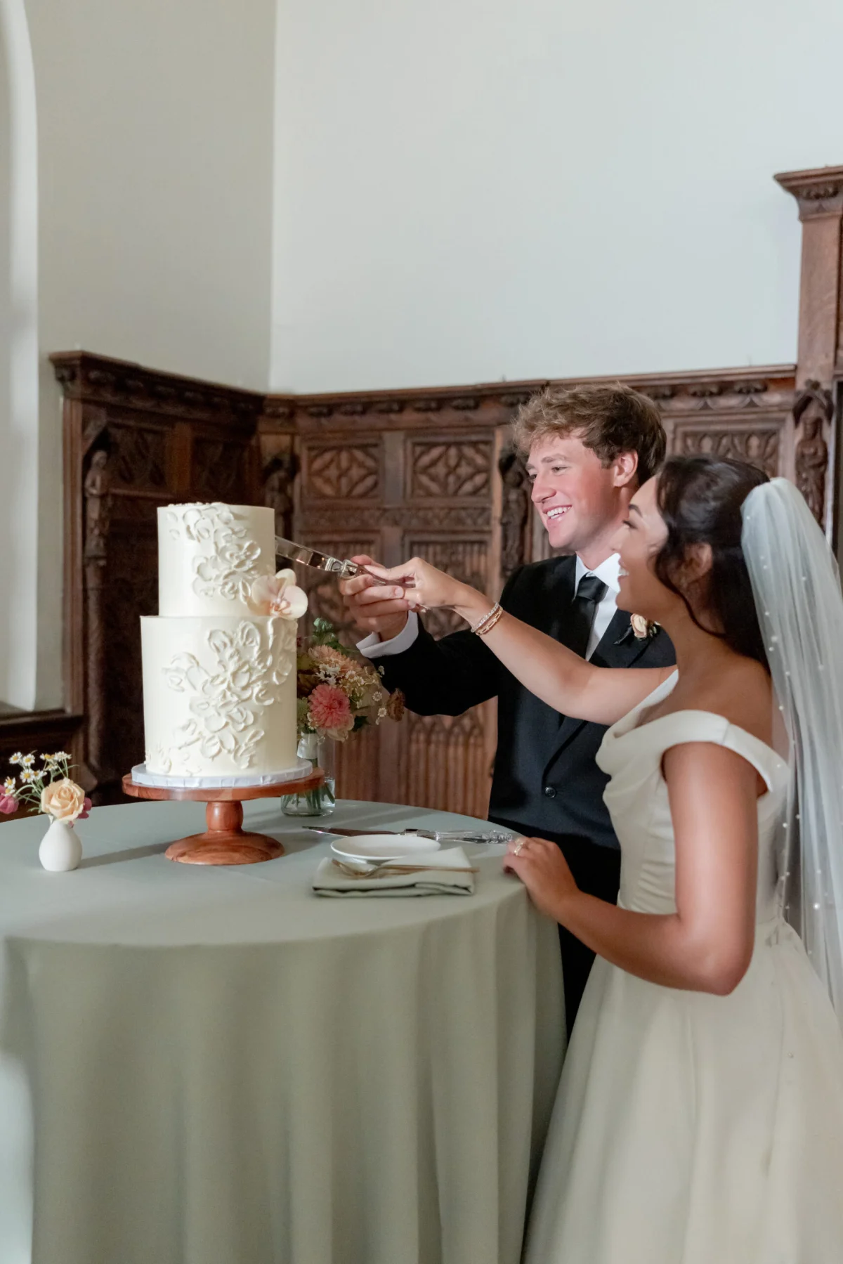 st-james-1868-wedding-cake-cutting