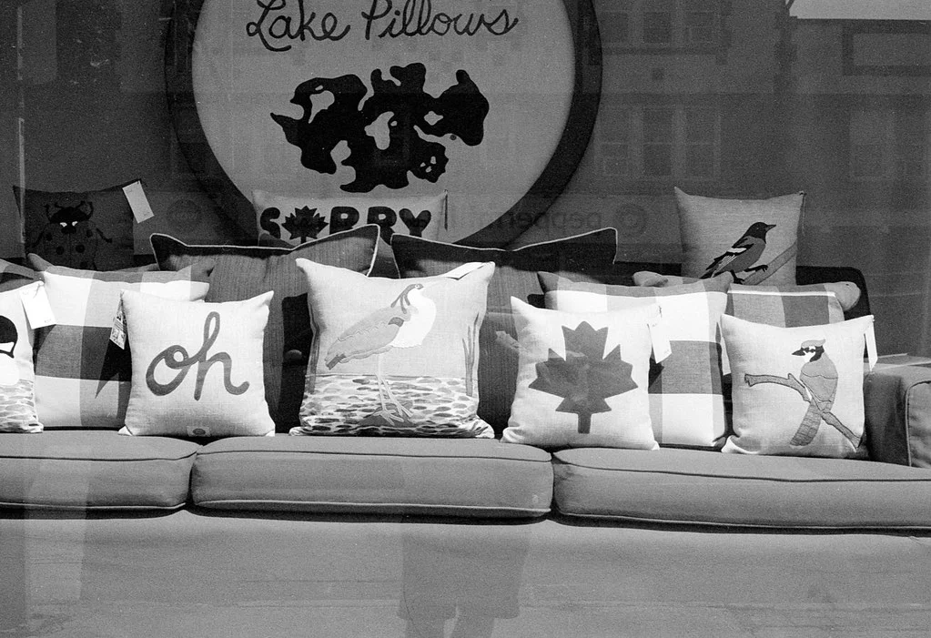 Pillow Display Aug 2026
